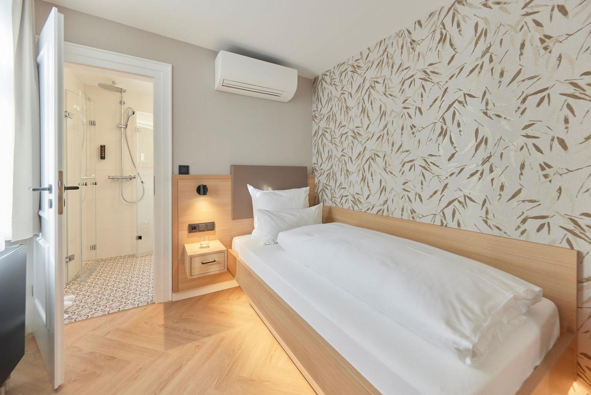 Hotel Wuerttemberger Hof เออริงเงน ภายนอก รูปภาพ