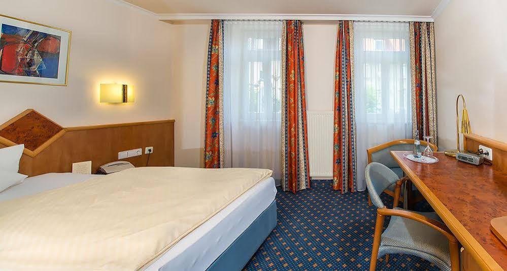 Hotel Wuerttemberger Hof เออริงเงน ภายนอก รูปภาพ